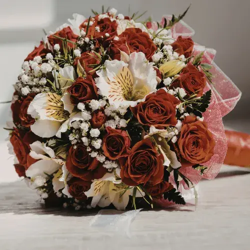 Mazzo di fiori misti di stagione